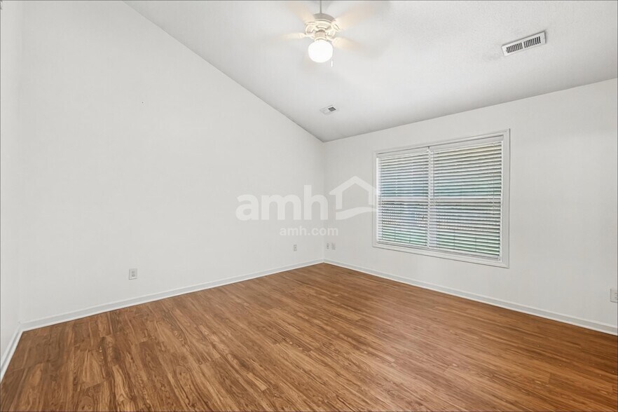 Building Photo - 213 Fiddlers Knoll Ct