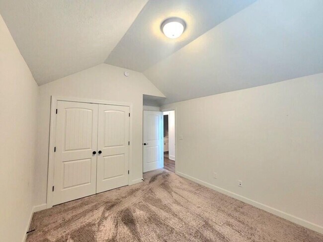 Building Photo - 734 Bancroft Dr