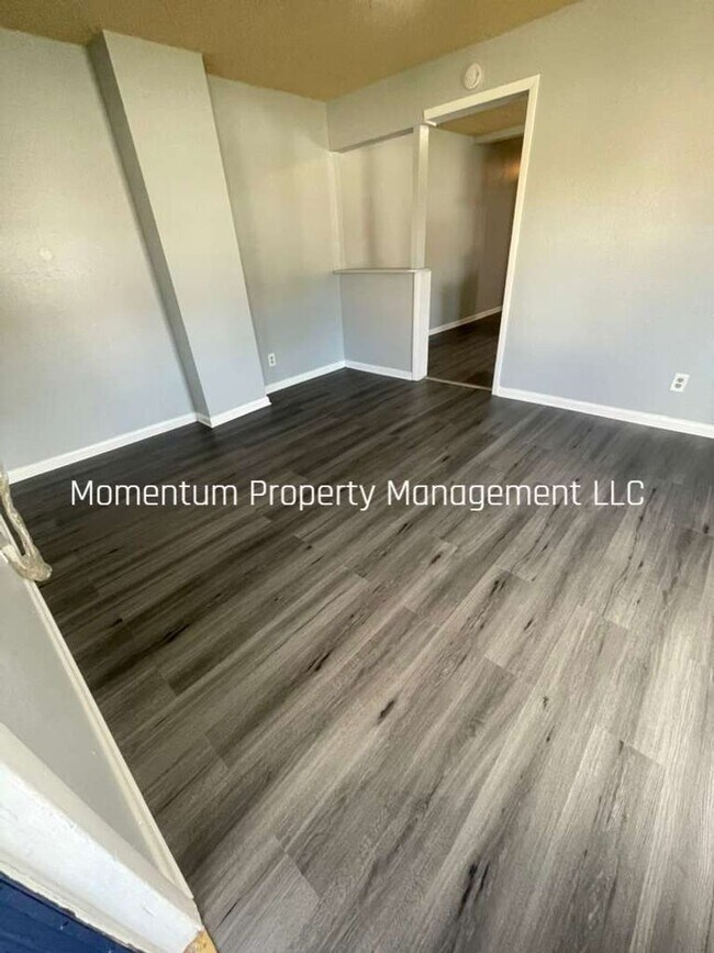 Building Photo - Cute and Cozy 2/1 in Mulberry- AVAILABLE FOR IMMEDIATE MOVE IN!!