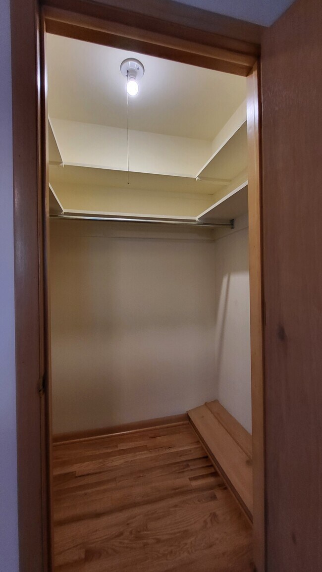Second Bedroom Closet - 4365 Glenmawr Ave