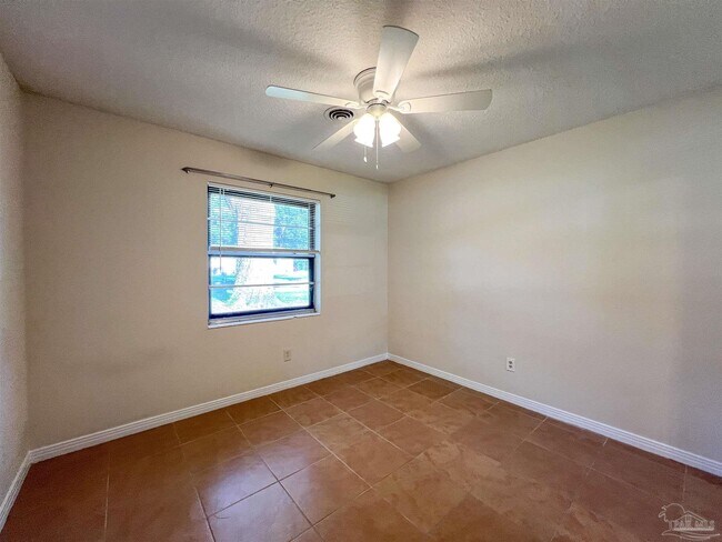 Building Photo - 5891 Avondale Rd