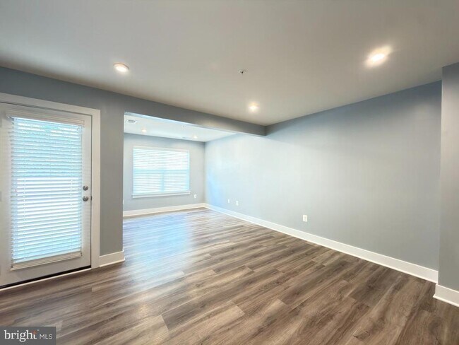 Building Photo - 2512 Buckthorn Dr