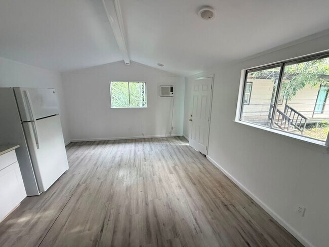 Building Photo - 711 Houston -