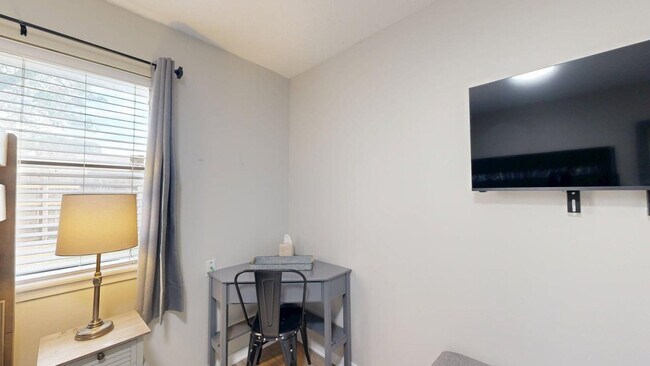 Building Photo - 608 Navarro Dr