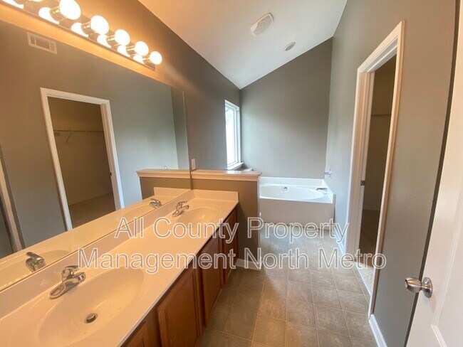 Building Photo - 41 Highland Pointe Cir W
