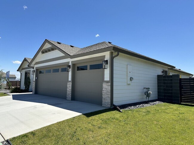 Building Photo - Stunning 4-Bedroom Home with Breathtaking Pasture Views for Lease – 1,990 sq ft