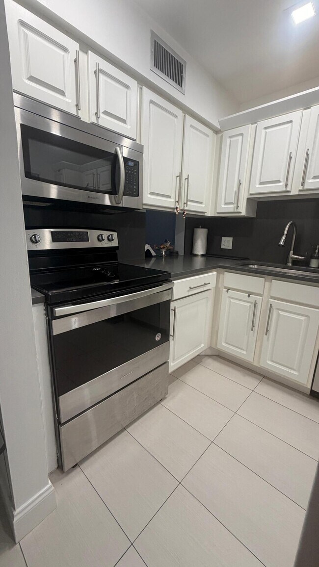 Building Photo - 4284 Deste Ct