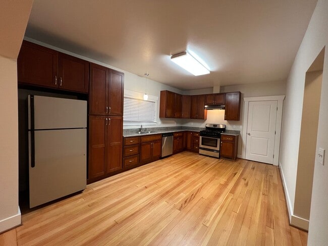 Building Photo - Spacious Two-Story Home on Private Land in the Desirable Issaquah School District