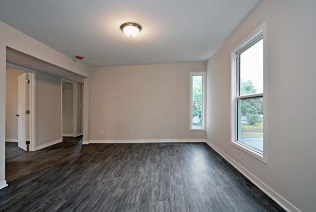 Building Photo - 511 5th Ave SE