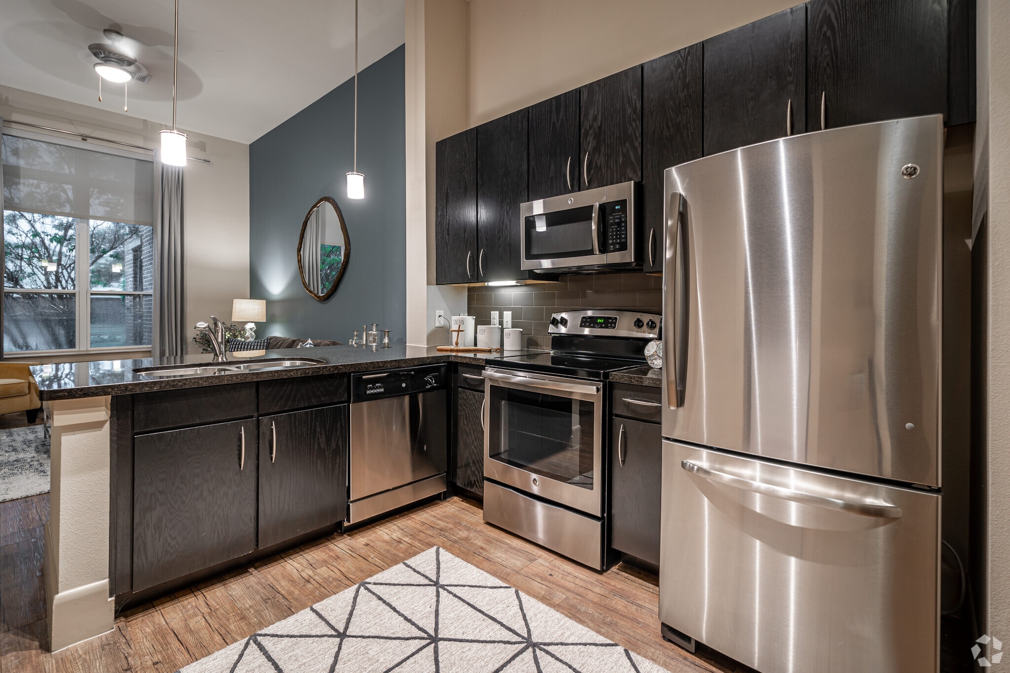 1BR, 1BA - 708SF - The District at Washington