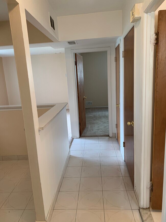 Building Photo - 29 Ismay St