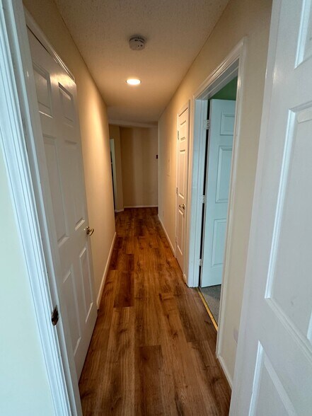 Building Photo - 203 Eagles Chase Dr