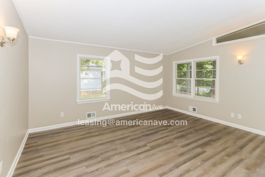 Building Photo - 503 Bernard Dr