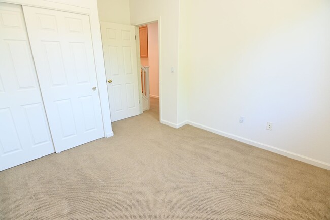 Building Photo - 6391 Sussex Ct