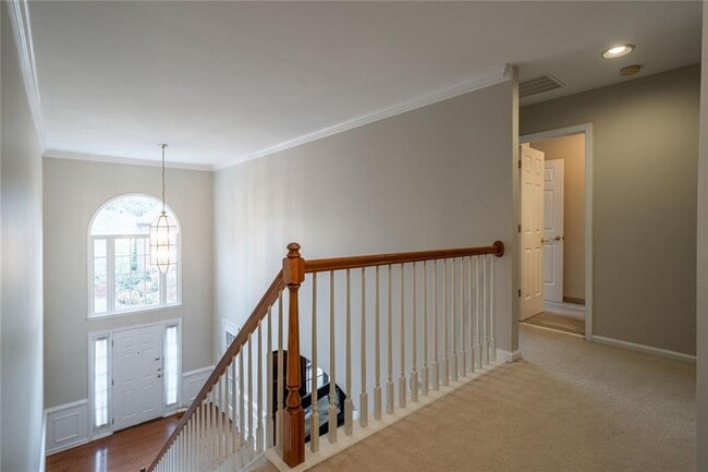 Building Photo - 174 Ennisbrook Dr SE