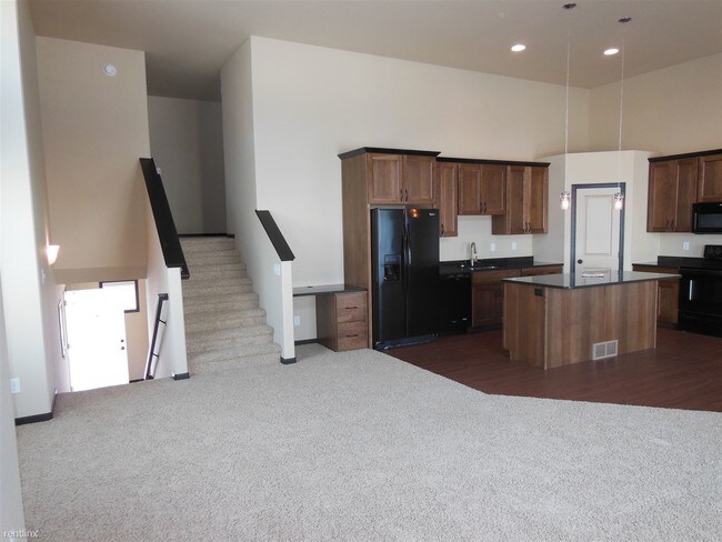 Building Photo - 3 br, 3 bath Townhome - Evelyn Acres
