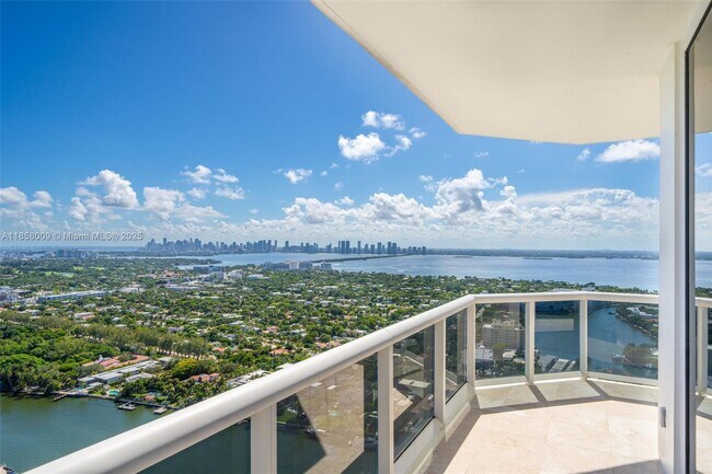 Building Photo - 4775 Collins Ave
