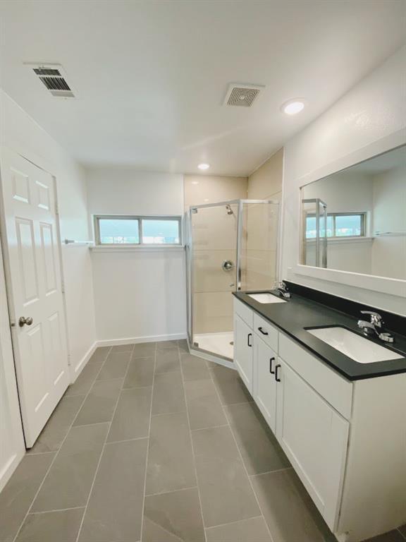 Building Photo - 15703 Pearce Ln