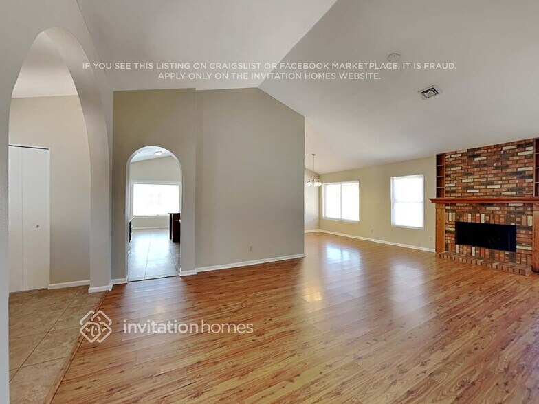 Building Photo - 668 E Manor Dr