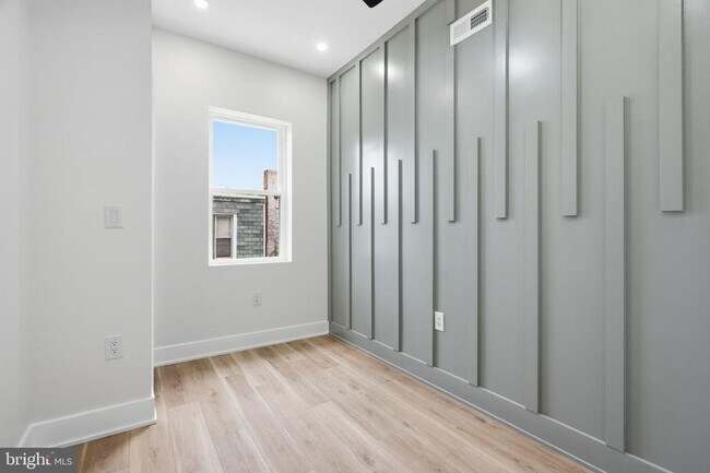 Building Photo - 512 S Yewdall St