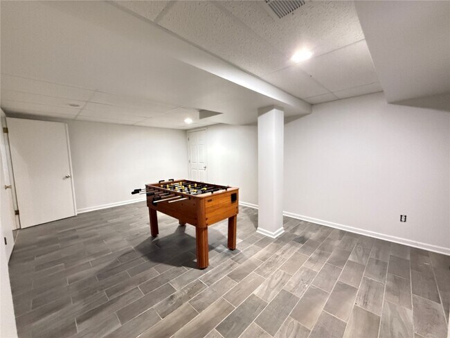 Building Photo - 1133 Westmoor Pl