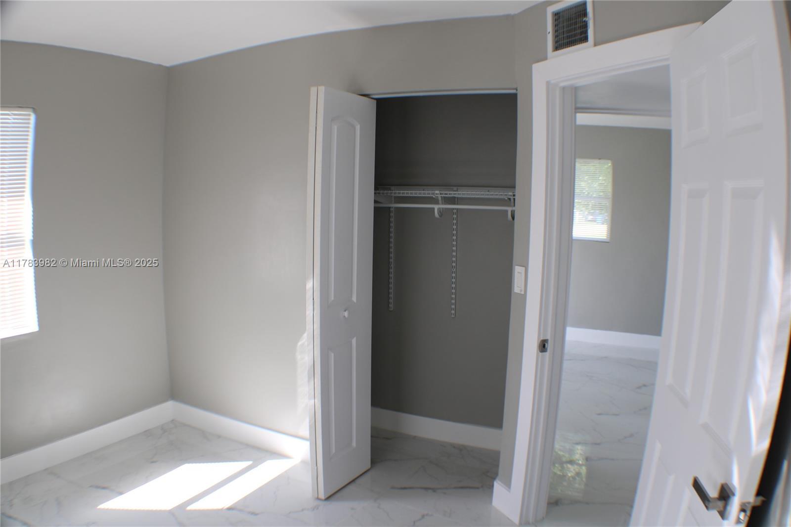 Building Photo - 515 S 61st Ter