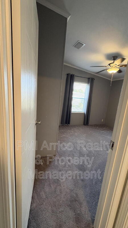 Building Photo - 712 Choo Choo Ln