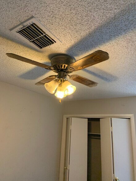 Building Photo - 5588 Clarke Address