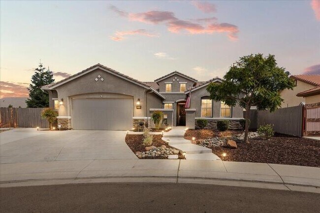 Building Photo - Gorgeous 3 Bedroom 2 Bathroom Manteca Home