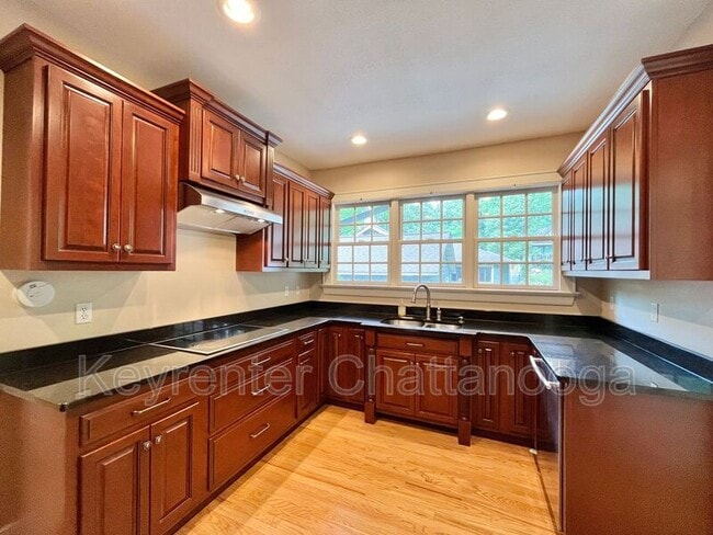 Building Photo - 1610 Hixson Pike