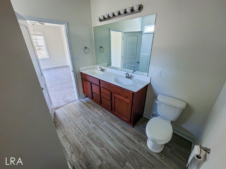 Building Photo - 522 Shallotte Ln