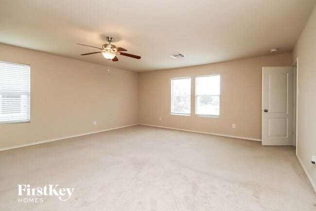 Building Photo - 8443 Broadleaf Ave