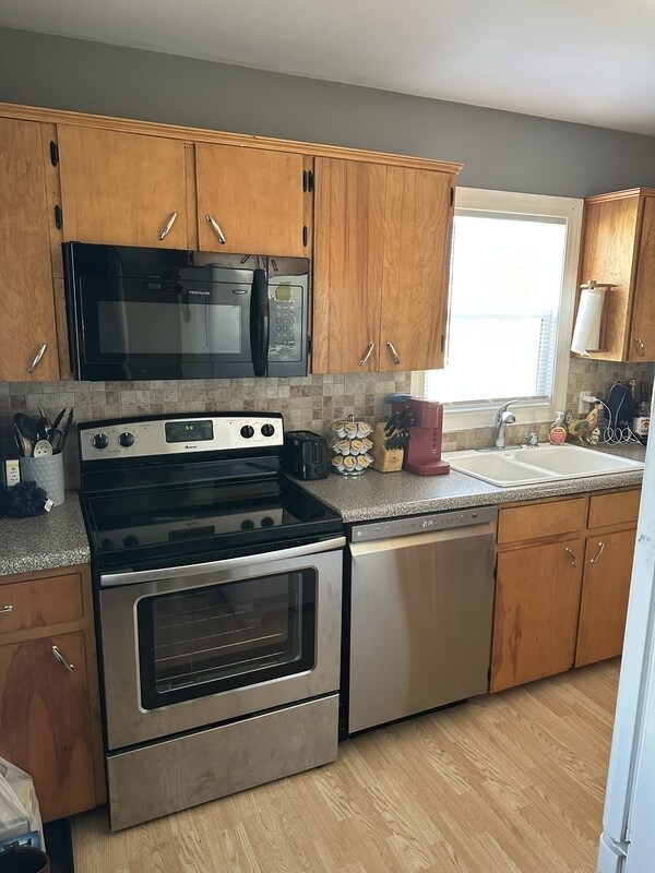 Building Photo - 320 30th St Dr SE