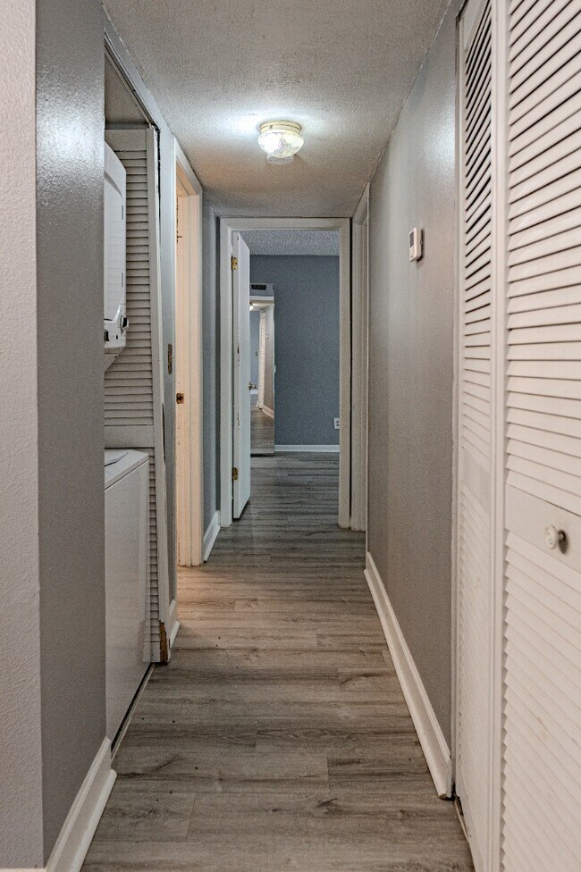 Building Photo - NEWLY REDUCED RENTAL PRICE!!