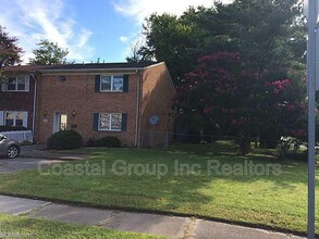 Building Photo - 800 St Denis Ct