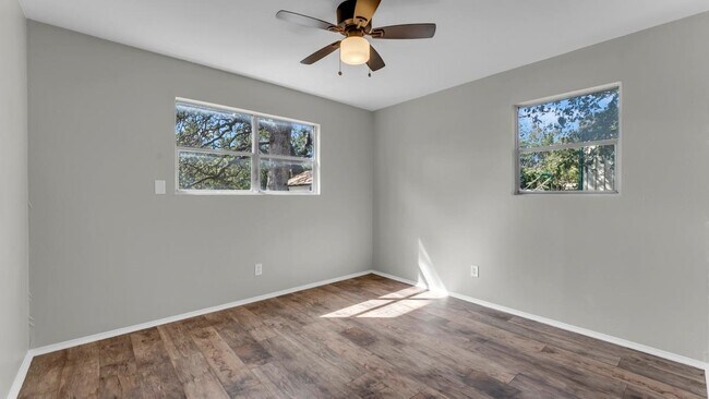 Building Photo - 206 5th St