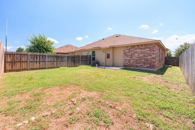 Building Photo - Beautiful 3 Bedroom Duplex Located in New ...