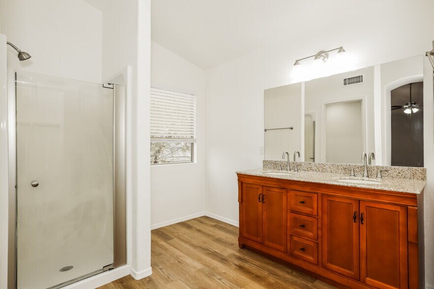 Building Photo - 10757 W Angels Ln