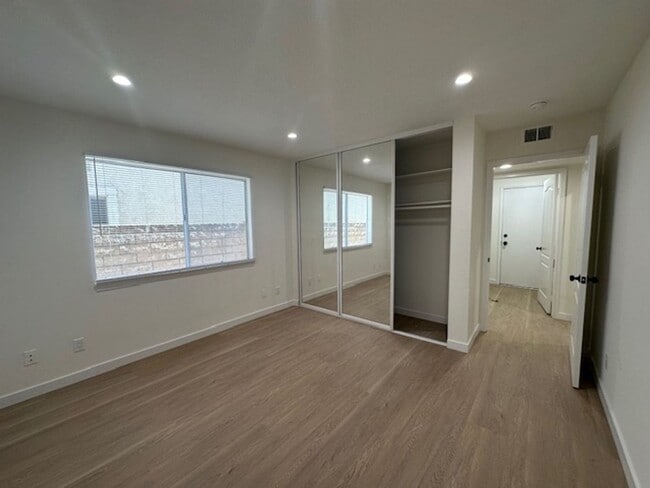 Building Photo - Stunning gated executive home completely redone