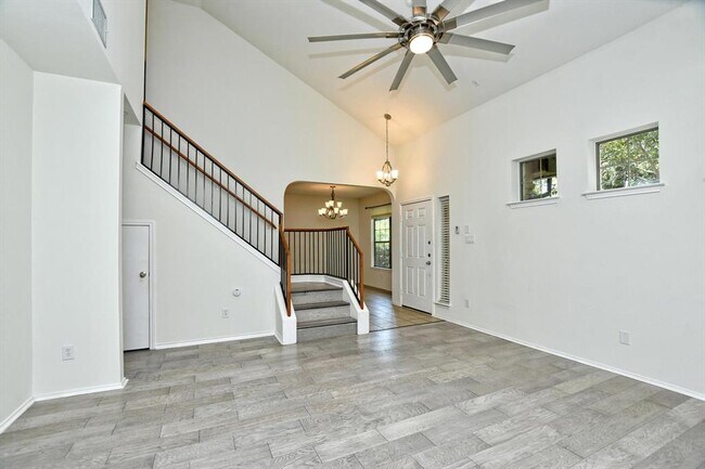Building Photo - 1310 W Parmer Ln