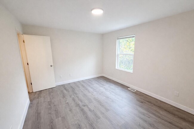 Building Photo - 1709 Hanover Blvd