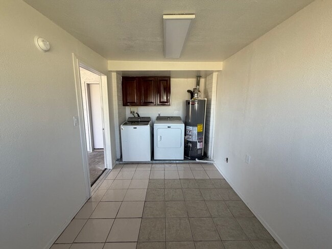 Building Photo - Spacious 4 Bed 3 Bath Single-Level Home | RV Gate | Huge Yard | Bright Open Layout