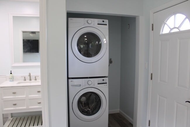 Building Photo - Newly Remolded One Bedroom in Quiet Wahiaw...