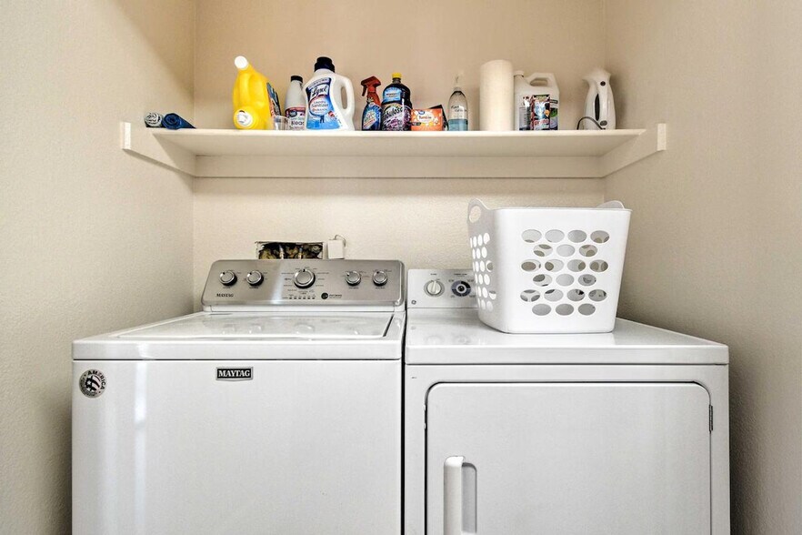 Building Photo - 2025 E Campbell Ave