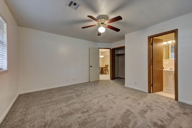 Building Photo - 1202 Benson Dr