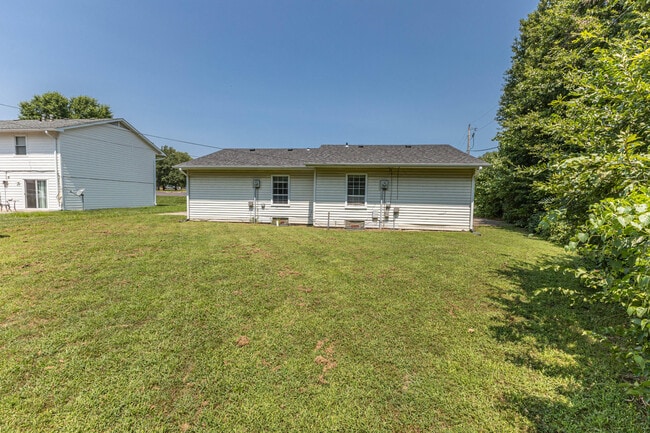 Building Photo - 1600 W Amos Dr