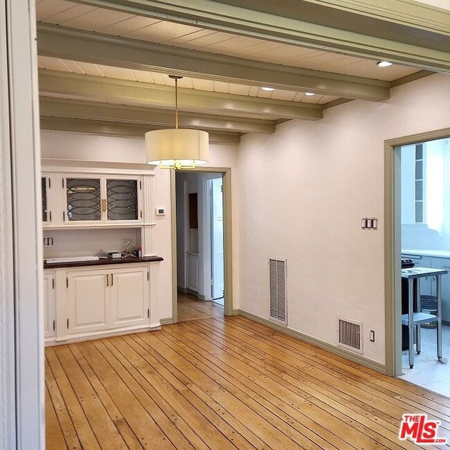 Building Photo - 341 S Rodeo Dr