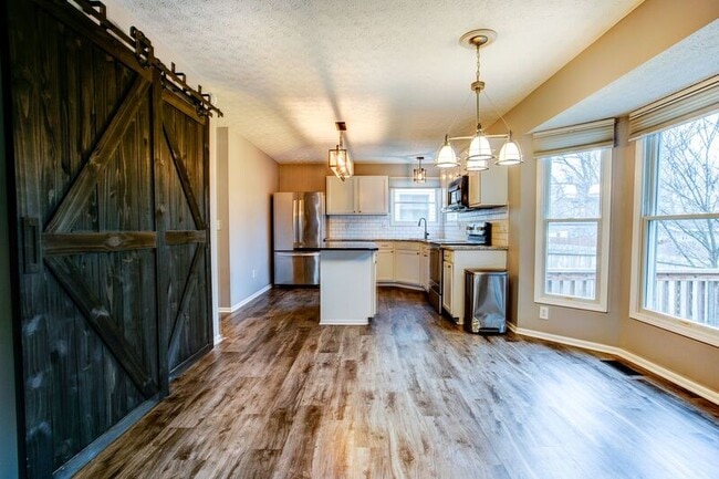 Building Photo - 8573 Olenbrook Dr