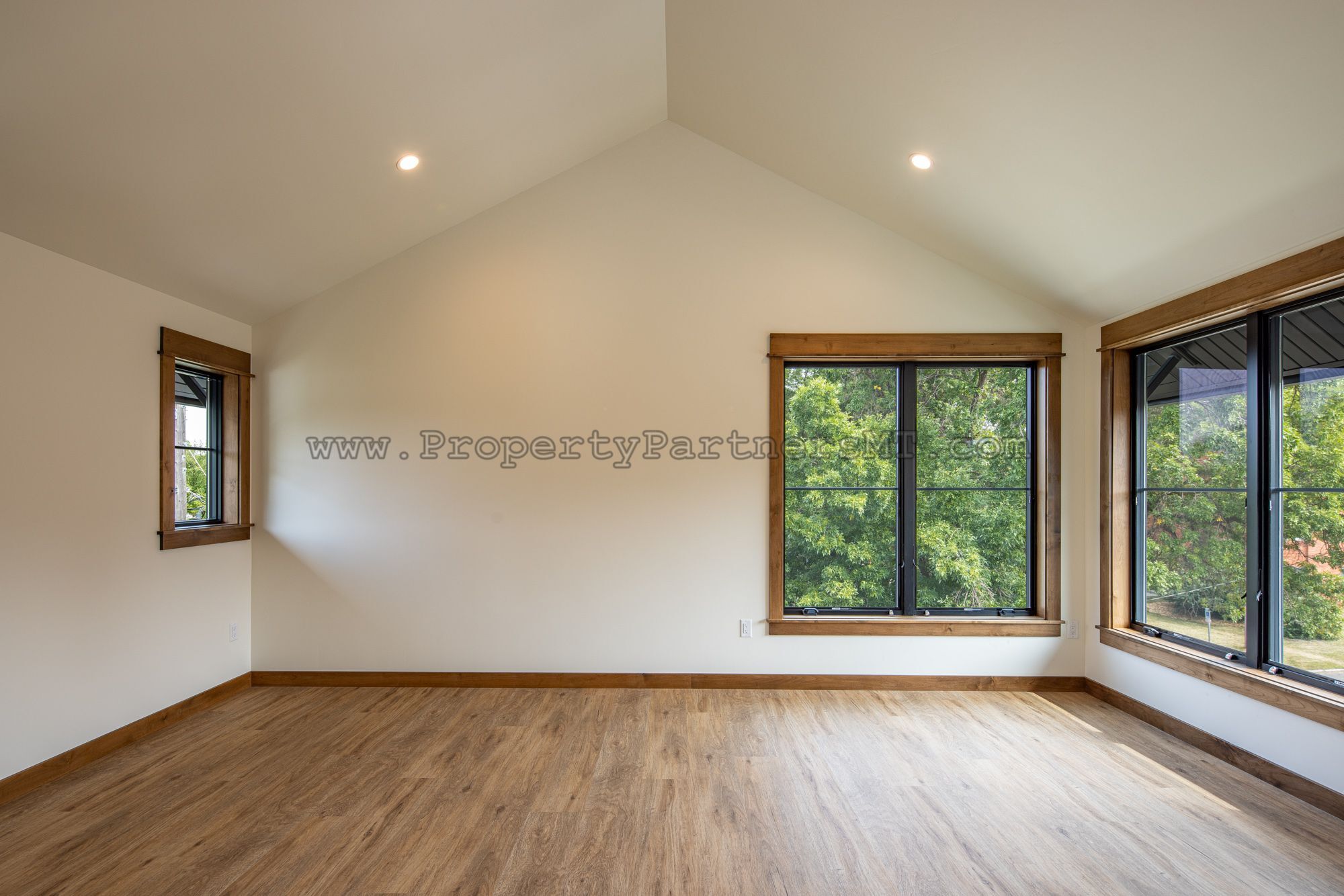 Building Photo - 824 S 8th Ave