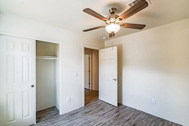 Building Photo - 615 S Santa Rita Ave